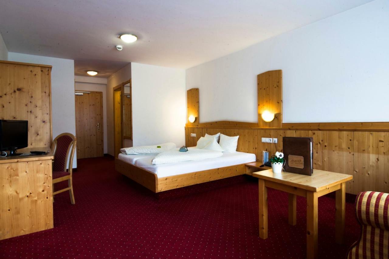 Familienhotel Alpina All Inklusive 웬스 외부 사진