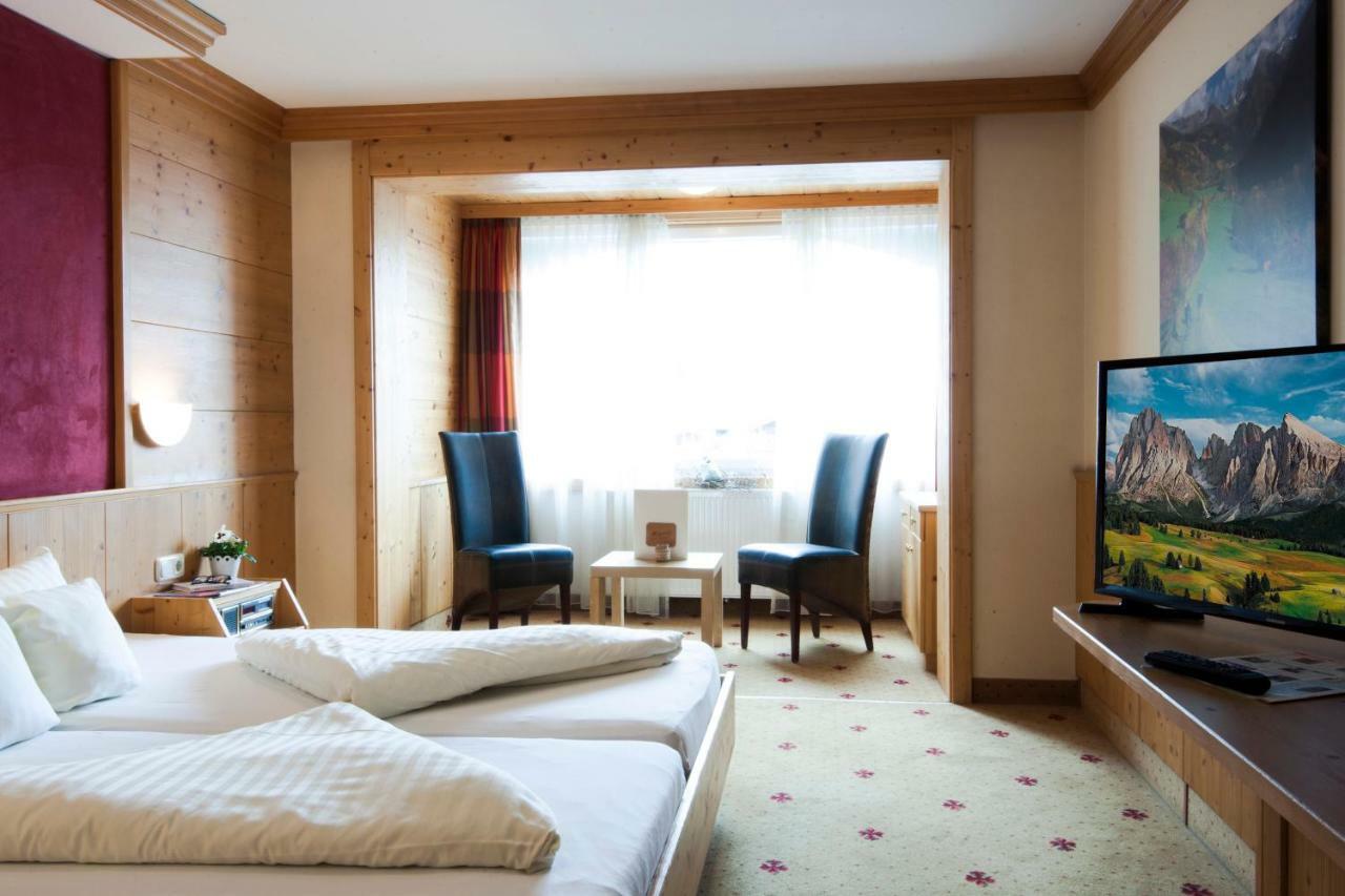 Familienhotel Alpina All Inklusive 웬스 외부 사진