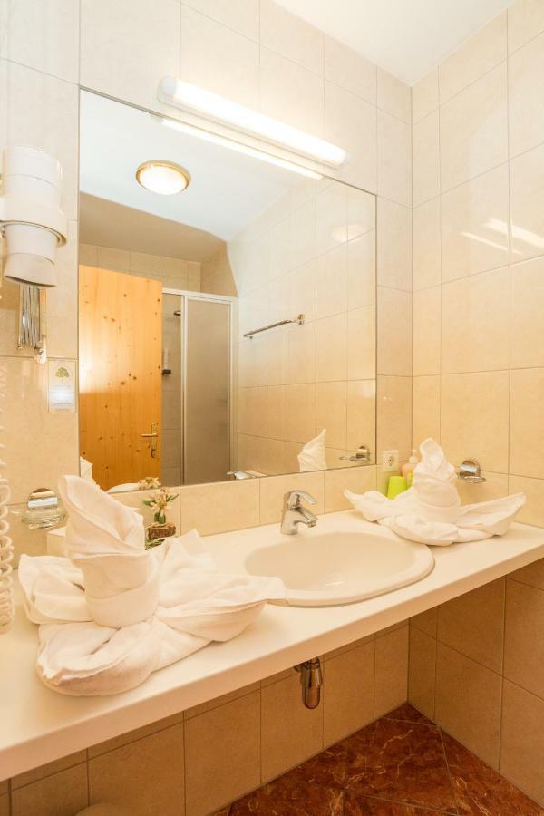 Familienhotel Alpina All Inklusive 웬스 외부 사진